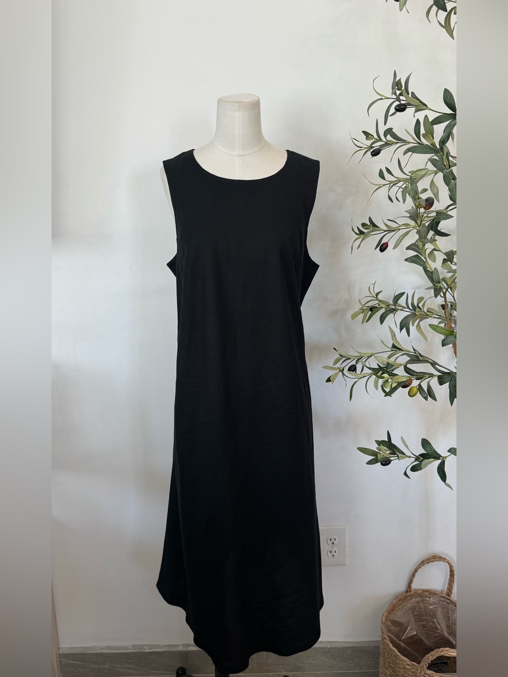 In Due time - Black Linen Blend Sleeveless Midi Dress Size XL